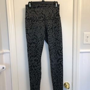 Lululemon Wunder Under size 8 high rise